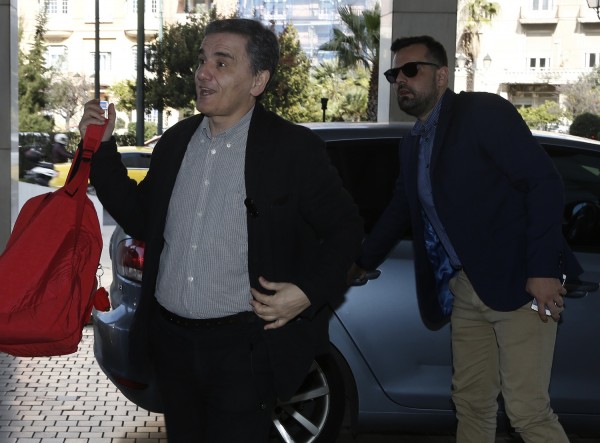 Προθεσμία μέχρι το Eurogroup του Ιουνίου από τους Θεσμούς για συμφωνία - πακέτο