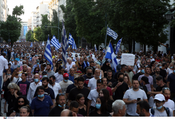 Κινδυνεύει το τείχος ανοσίας με πάνω από 3 εκατ. ανεμβολίαστους - Πορεία και χημικά στο κέντρο (εικόνες)