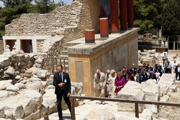 Στην Κνωσό ο πρίγκιπας και η δούκισσα - Τι δώρα τους προσέφεραν (φωτό)