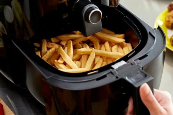 Ανακαλείται πολύ γνωστή air fryer λόγω κινδύνου φωτιάς