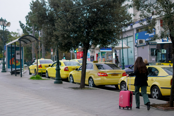 Και επίσημα αυξάνεται η ταρίφα στα ταξί, τι αλλάζει στις τιμές