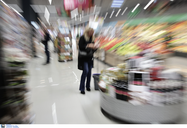 Πρόστιμο σε σούπερ μάρκετ για διαφορετική τιμή από το ράφι στο ταμείο