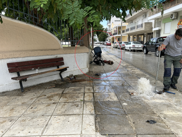 Σοβαρό τροχαίο στην Κομοτηνή: Αμάξι χτύπησε πάνω σε παγκάκι και παρέσυρε γυναίκα με μωρό 8 μηνών