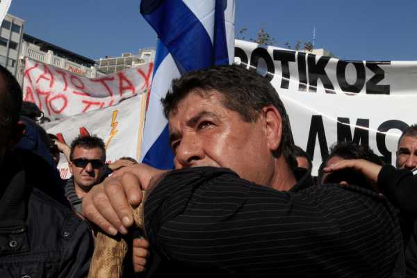 Στα «άρματα» και πάλι οι αγρότες για το νέο Ασφαλιστικό