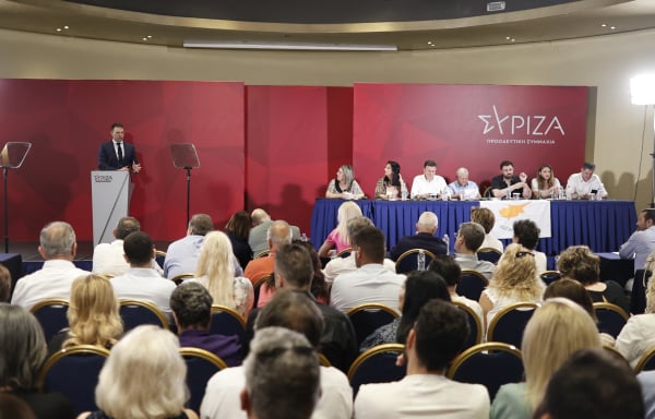 Ο Κασσελάκης καταργεί όλα τα όργανα του ΣΥΡΙΖΑ και τα αντικαθιστά με νέα