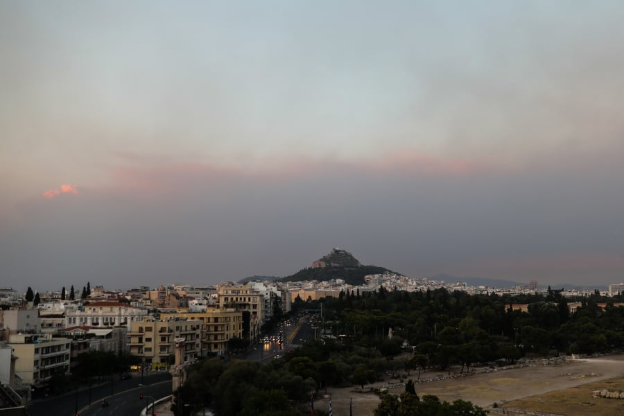 Καιρός: Πτώση της θερμοκρασίας και ισχυροί άνεμοι έως 7 μποφόρ