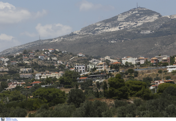 Ξεμπλοκάρει η εκτός σχεδίου δόμηση: Μπετό μόνο σε γειτονιές και με πλαφόν στην «φάτσα»