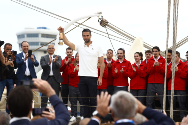 Ξεκίνησε το ταξίδι της Ολυμπιακής Φλόγας προς τη Γαλλία με το ιστιοφόρο Belem