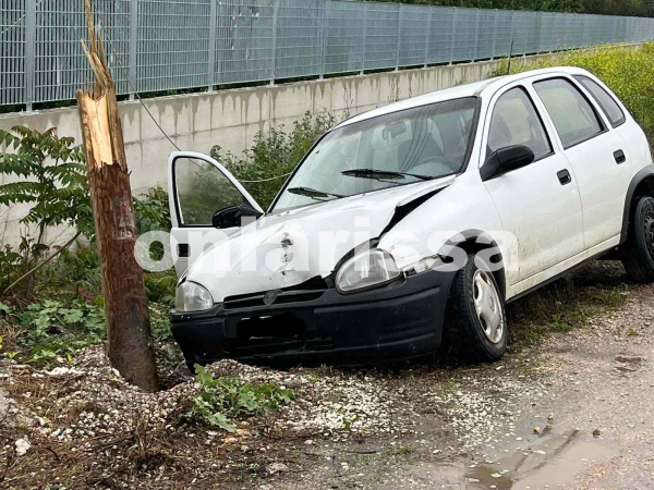 Άγιο είχαν μητέρα και παιδί μετά από τροχαίο στη Λάρισα, κόπηκε κολώνα στα δύο