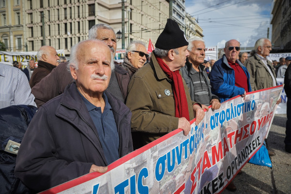 Αναδρομικά: Επιστροφή χιλιάδων ευρώ για 3,5 χρόνια στις συντάξεις από παράνομες μειώσεις - Οι πρώτες αποφάσεις