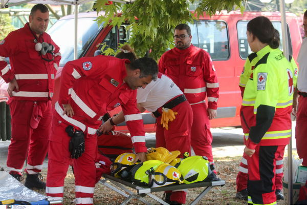 Πολιτική Προστασία: Πυροσβέστες, drones, στρατός και περίμετρος ασφαλείας στο σημείο όπου συνετρίβη το «Αντόνοφ»