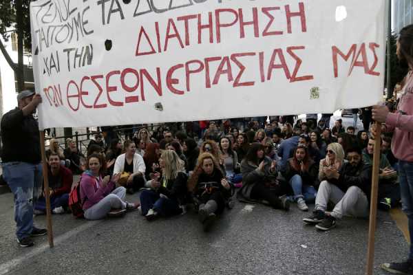 Δεδουλευμένα και διασφάλιση των θέσεων ζητούν οι εργαζόμενοι στις κοινωνικές δομές