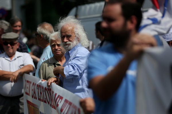 Πόσο θα κοπούν οι συντάξεις το 2018 και το 2019