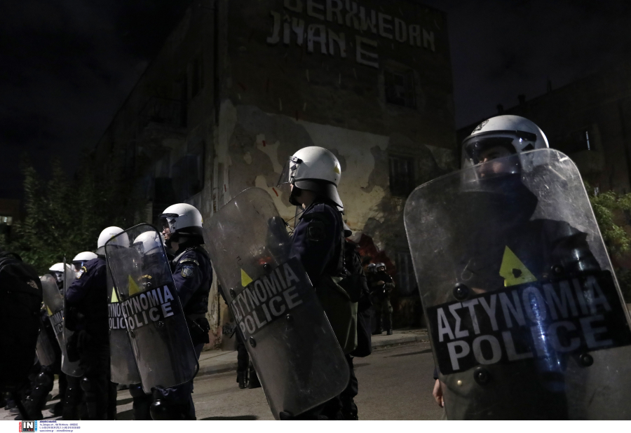 Σε εξέλιξη μεγάλη αστυνομική επιχείρηση στην περιοχή των Προσφυγικών -Δεκάδες προσαγωγές