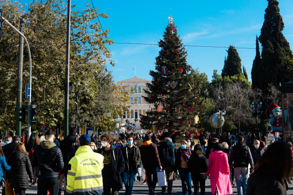 Μετάλλαξη Όμικρον: Μικρή η «ζωή» της αλλά με ταχεία εξάπλωση - Πότε θα «σβήσει» η πανδημία