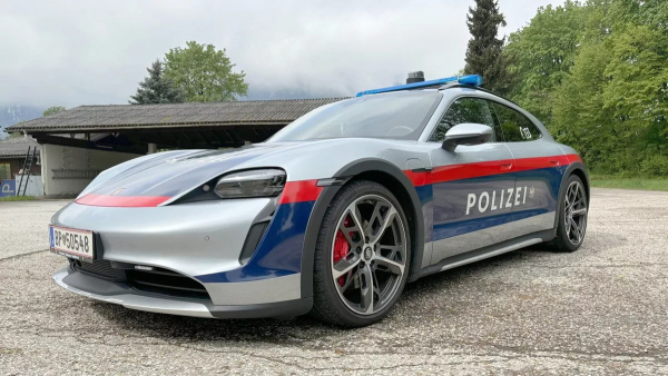 Αυστρία: «Πόρτα» στα ηλεκτρικά περιπολικά