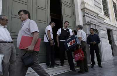 Σε πολυεθνικές η αγορά των χρηματαποστολών