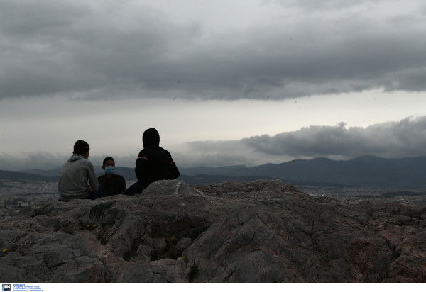 Καιρός σήμερα: Αλλού ήλιος και αλλού... βροχές, σε πτώση η θερμοκρασία