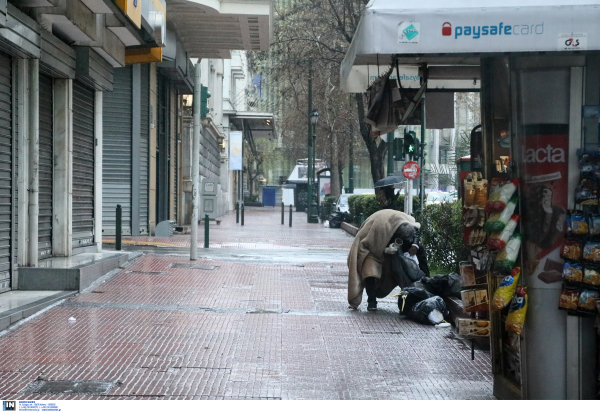 Θεσσαλονίκη: Έβαζαν 6χρονη να ζητιανεύει με έγγραφη άδεια της... μητέρας της