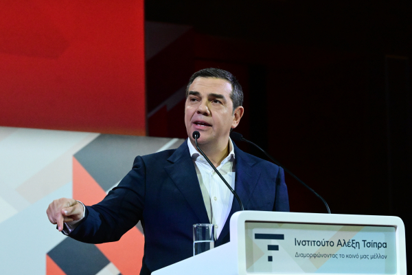 Ο Αλέξης ξεκινάει την αντεπίθεση