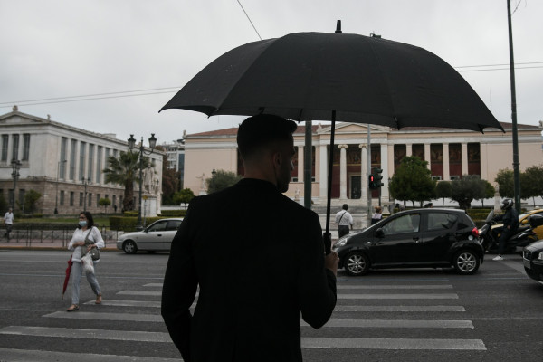 Καιρός σήμερα: Βροχές και καταιγίδες με... άνοδο της θερμοκρασίας - Πού θα «χτυπήσουν»