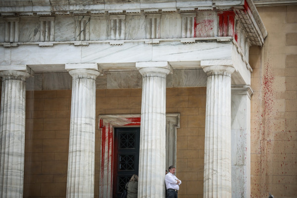 Κακουργηματική δίωξη στο αρχηγικό στέλεχος του «Ρουβίκωνα» για την επίθεση στη Βουλή