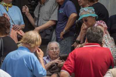 Η Κομισιόν βλέπει ανάπτυξη με την μείωση στις κατώτατες συντάξεις