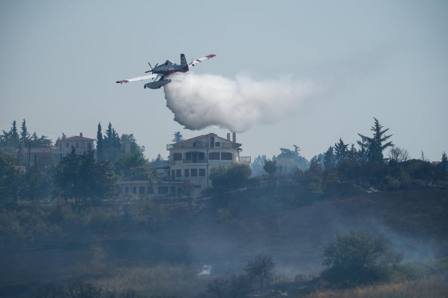 Οριοθετήθηκε η φωτιά στη Θέρμη, υπό έλεγχο η πυρκαγιά στο Ωραιόκαστρο