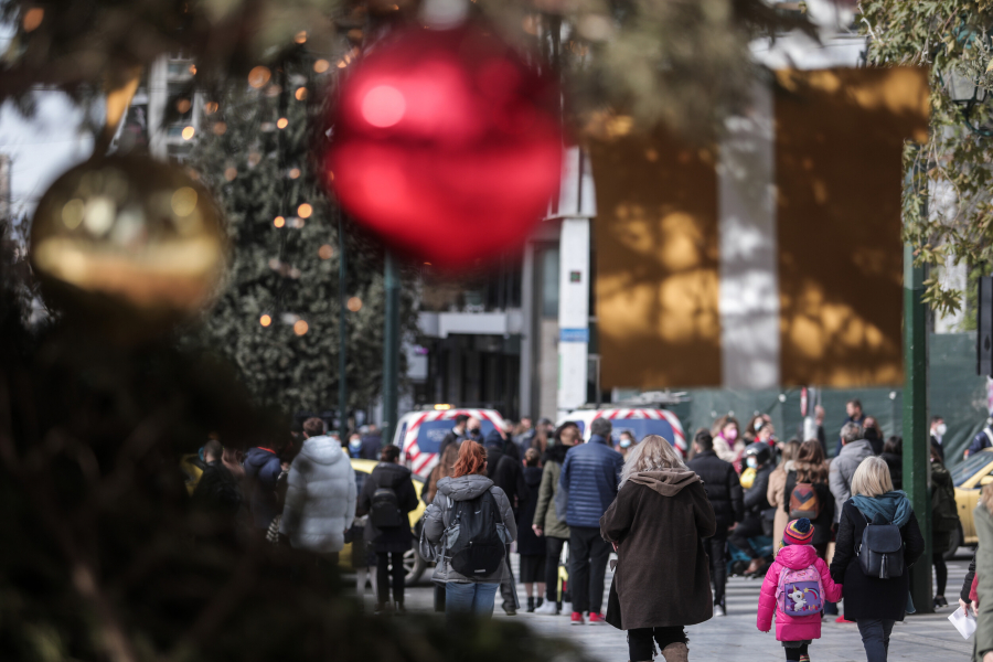 Μετάλλαξη Όμικρον: Το αθώο σύμπτωμα που δείχνει ότι έχεις κολλήσει, πως την ξεχωρίζεις από τη Δέλτα, τη γρίπη και το κρυολόγημα