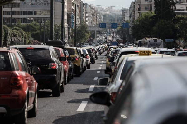 Μεγάλο μποτιλιάρισμα στον Κηφισό, αυξημένη κίνηση σε Κηφισίας και Μεσογείων