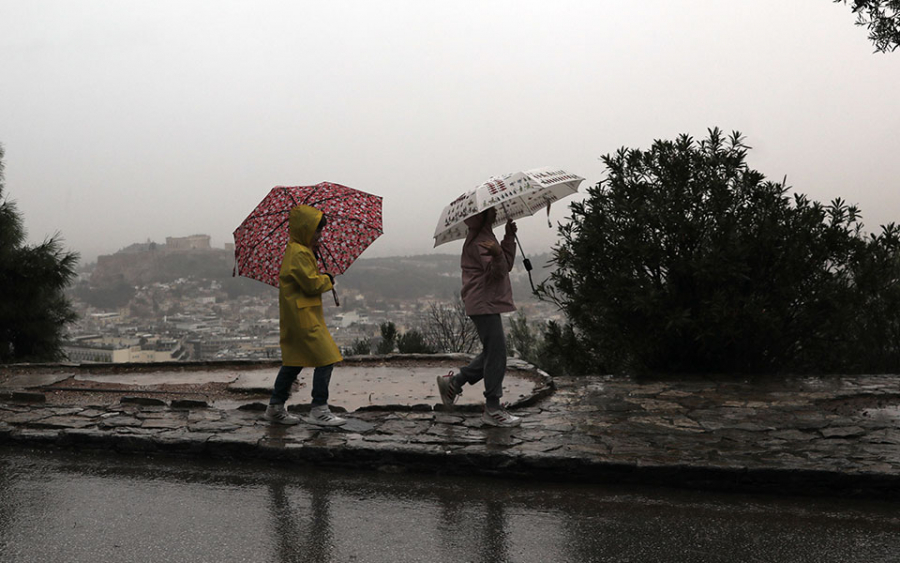 Καιρός: Τσουχτερό κρύο, πυκνές χιονοπτώσεις και καταιγίδες σήμερα Τετάρτη