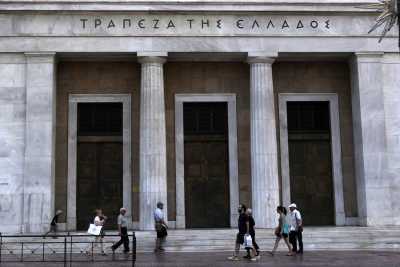 Έξι funds ζητούν άδεια για να αγοράσουν «κόκκινα δάνεια»