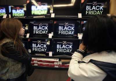 Πως συμπεριφέρθηκαν οι καταναλωτές στην Black Friday - Πόσοι και τι ψώνισαν