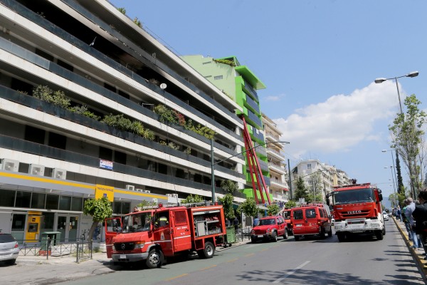 Εμπρησμός σε πάρκινγκ πολυκατοικίας - Κάηκαν τρία αυτοκίνητα