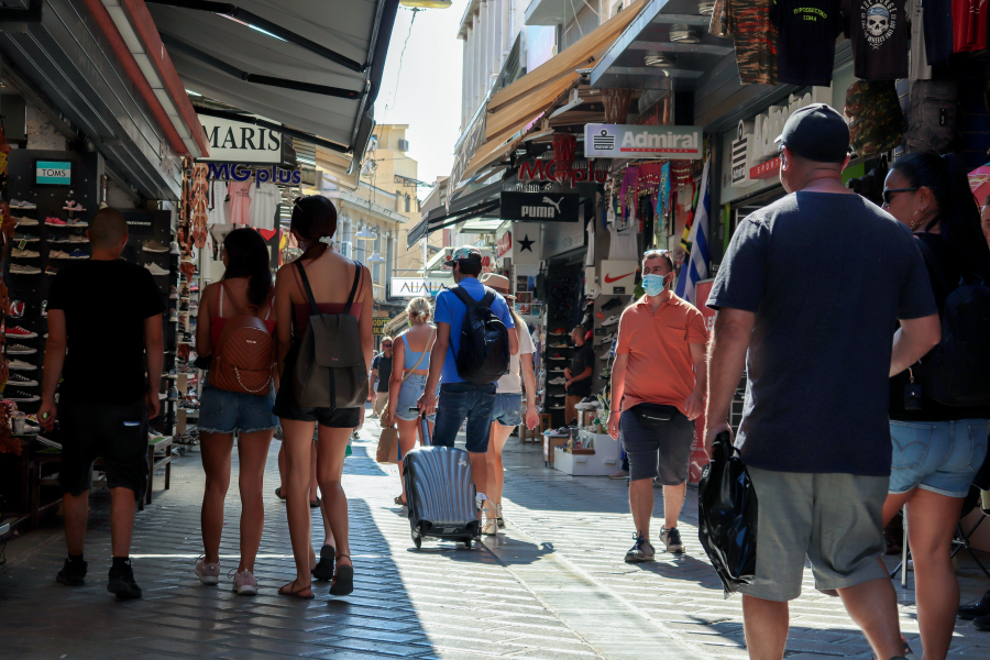 Κορονοϊός: Εφιαλτικά σενάρια για έκρηξη κρουσμάτων - Νέα μέτρα στο «τραπέζι»