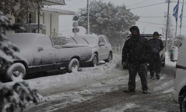 Χωρίς ρεύμα εδώ και σχεδόν 24 ώρες τα χωριά του Φενεού λόγω της ισχυρής χιονόπτωσης