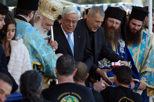 Παρουσία Παυλόπουλου, η τελετή αγιασμού των υδάτων στον Πειραιά