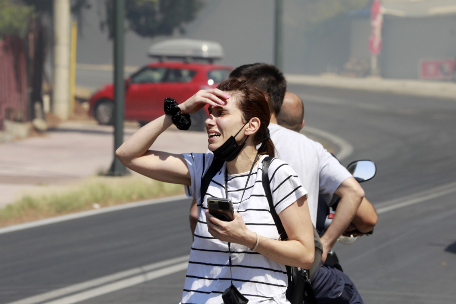 Φωτιά στην Αττική: Εικόνες χάους, πανικού και πόνου - Σε απόγνωση οι κάτοικοι