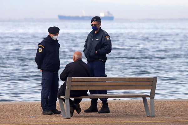 Κορονοϊός: Δεκάδες συλλήψεις και πρόστιμα 529.100 ευρώ σε 24 ώρες