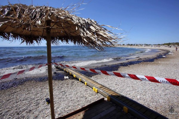 ΚΕΕΛΠΝΟ για πετρελαιοκηλίδα: Αποφύγετε το κολύμπι στις περιοχές που έχουν ρυπανθεί!