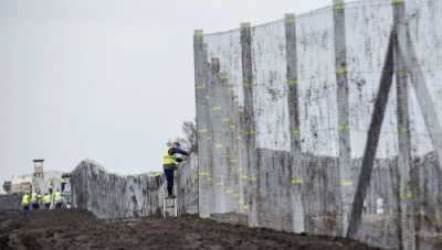 Ηλεκτροφόρο φράχτη στα νότια σύνορά της υψώνει η Ουγγαρία