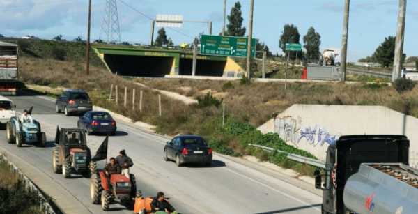 Κλειστός ο κόμβος των Κερδυλλίων απο τους αγρότες