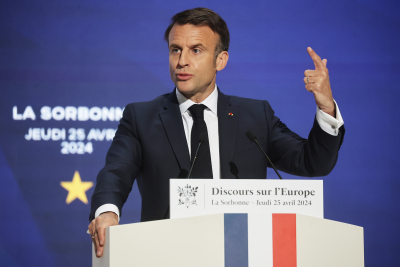 Μακρόν: Δεν παραιτείται, «όποιο κι αν είναι το αποτέλεσμα» στις γαλλικές εκλογές