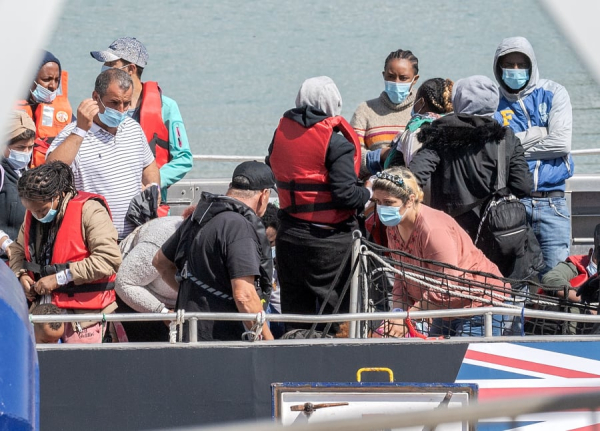 Η ΕΕ διαθέτει 14 εκατ. ευρώ για τη βελτίωση των συνθηκών υποδοχής στη Λαμπεντούζα