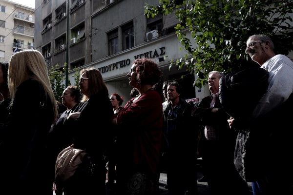 Κινδυνεύουν με διπλές εισφορές οι γιατροί