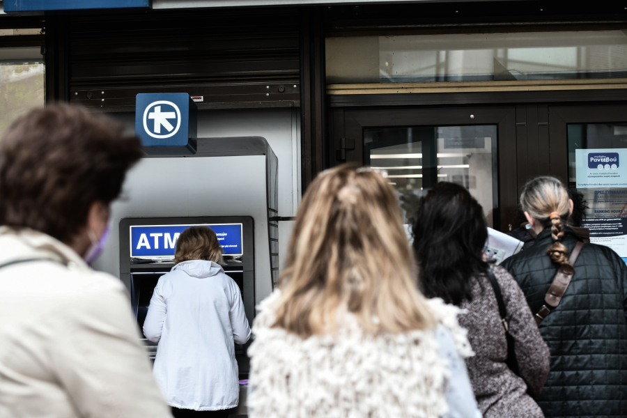 Πότε ανοίγουν ξανά τράπεζες και σούπερ μάρκετ