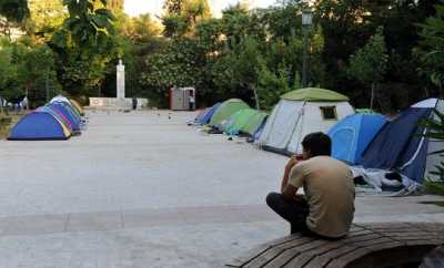 Στο Παίδων παιδιά προσφύγων που έχουν κατασκηνώσει στο Πεδίο του Άρεως