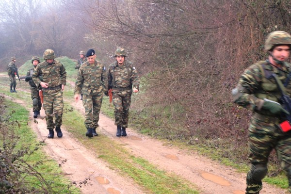 Ο Αρχηγός ΓΕΣ σε περιπολία στον Έβρο σε μια κίνηση υψηλού συμβολισμού