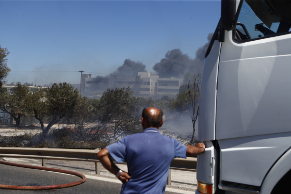 Βάρης- Κορωπίου: Σε ποια σημεία παραμένει κλειστή εξαιτίας της φωτιάς