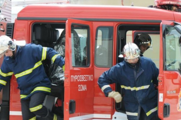 Φωτιά σε ξερά χόρτα στην Παλαιά εθνική οδό Θεσσαλονίκης - Βεροίας